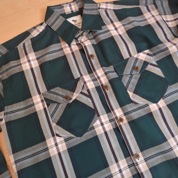 Abercrombie & Fitch Men’s Green Plaid Long Sleeve Button Down Shirt - Picture 5 of 14